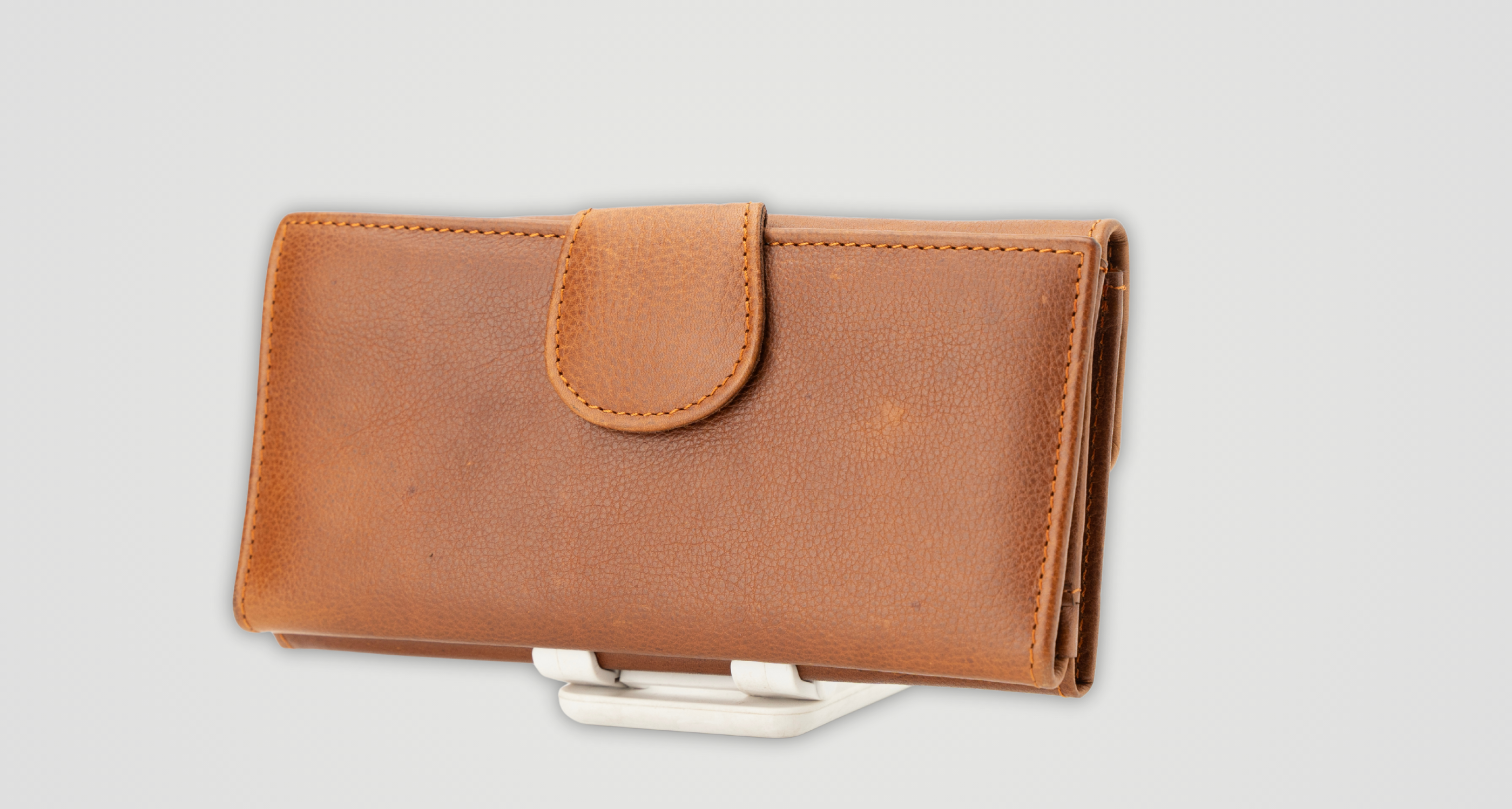 Classic Bifold Organizer Wallet - Cognac Distressed Leather